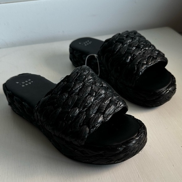 Slide Sandals Sz 6 - Picture 7 of 12